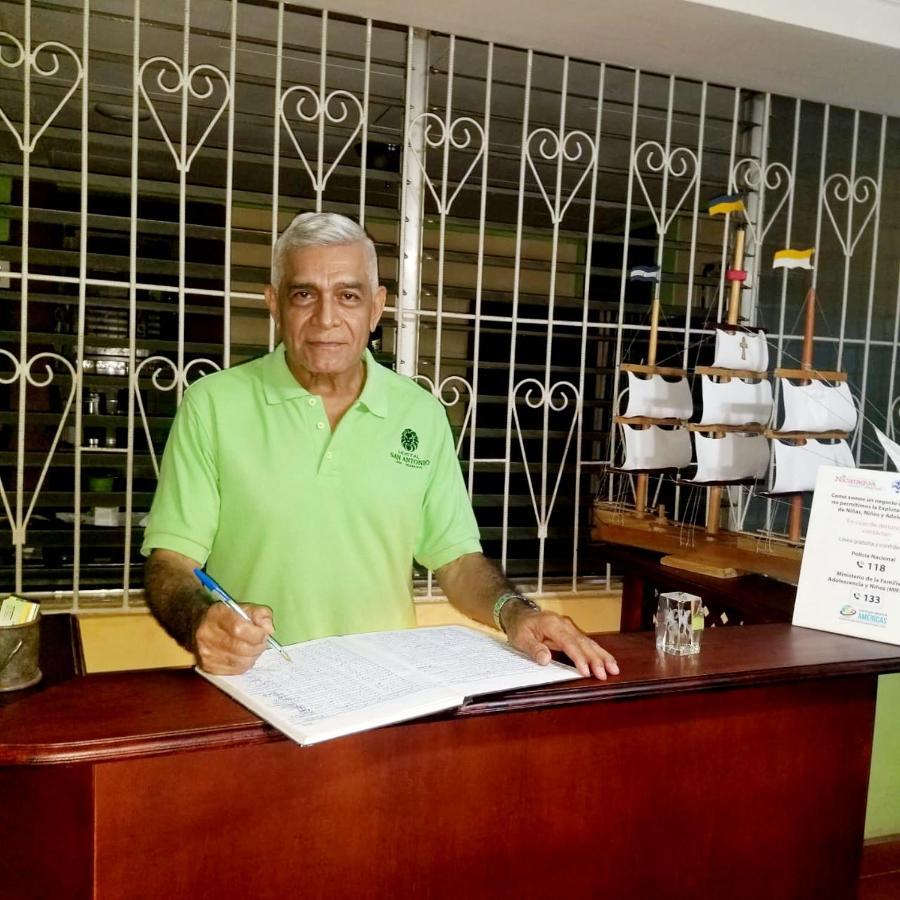 Hostal San Antonio León Εξωτερικό φωτογραφία