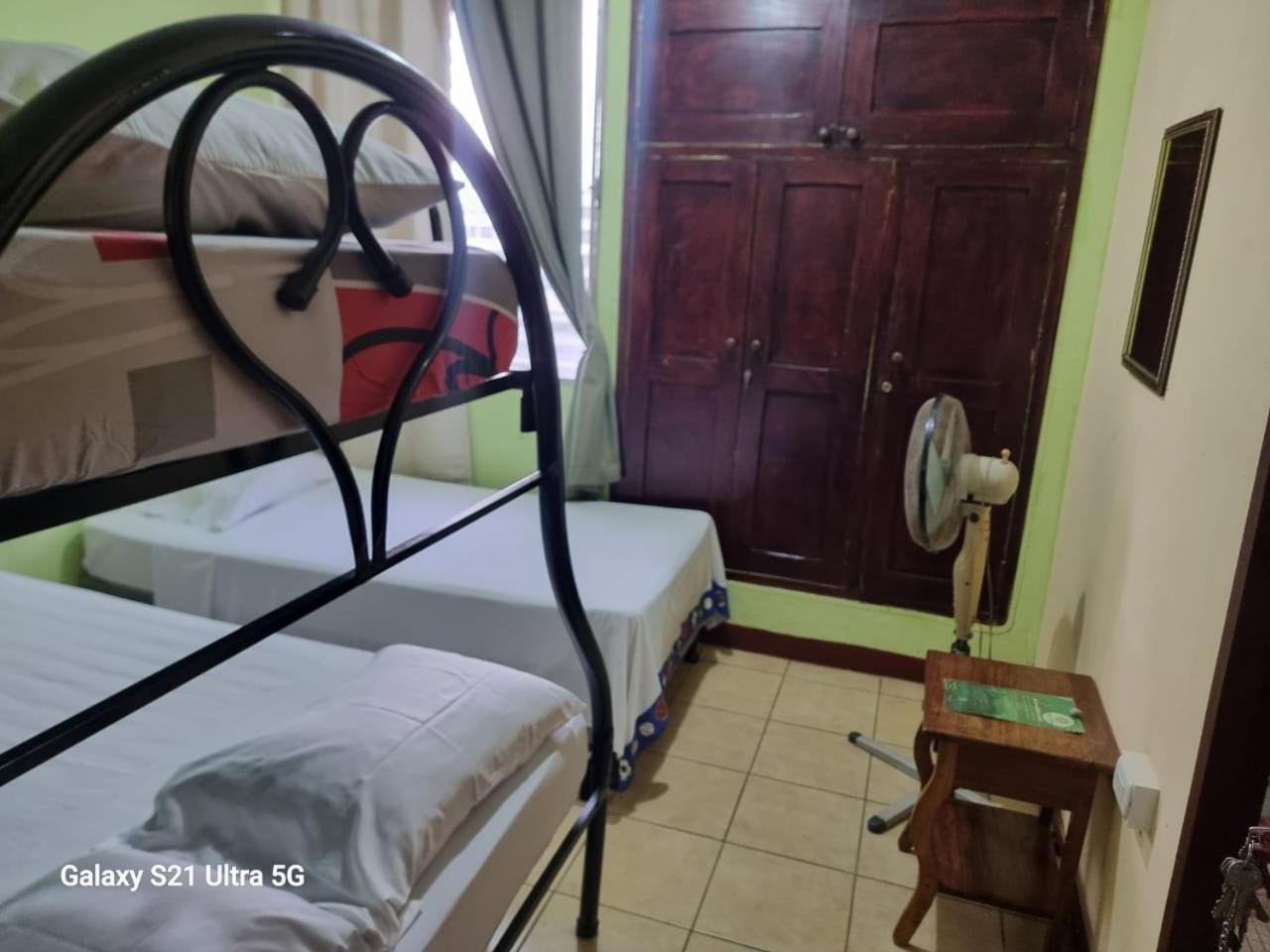 Hostal San Antonio León Εξωτερικό φωτογραφία