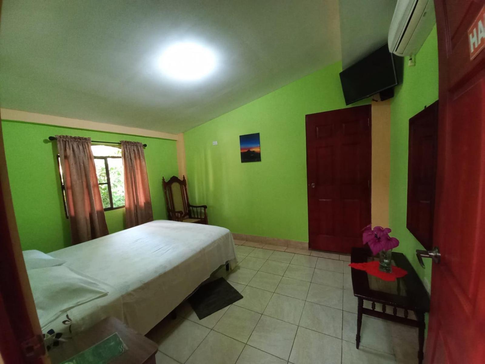 Hostal San Antonio León Εξωτερικό φωτογραφία