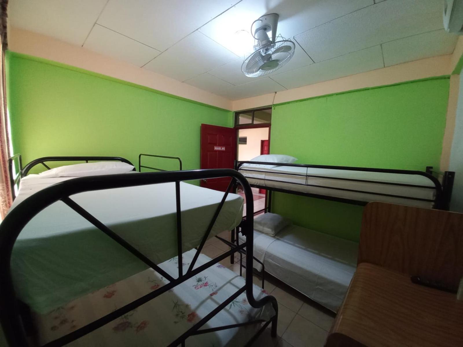 Hostal San Antonio León Εξωτερικό φωτογραφία