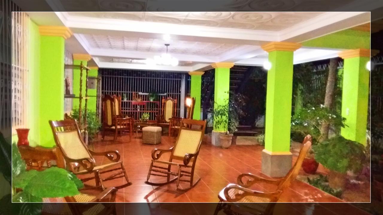 Hostal San Antonio León Εξωτερικό φωτογραφία