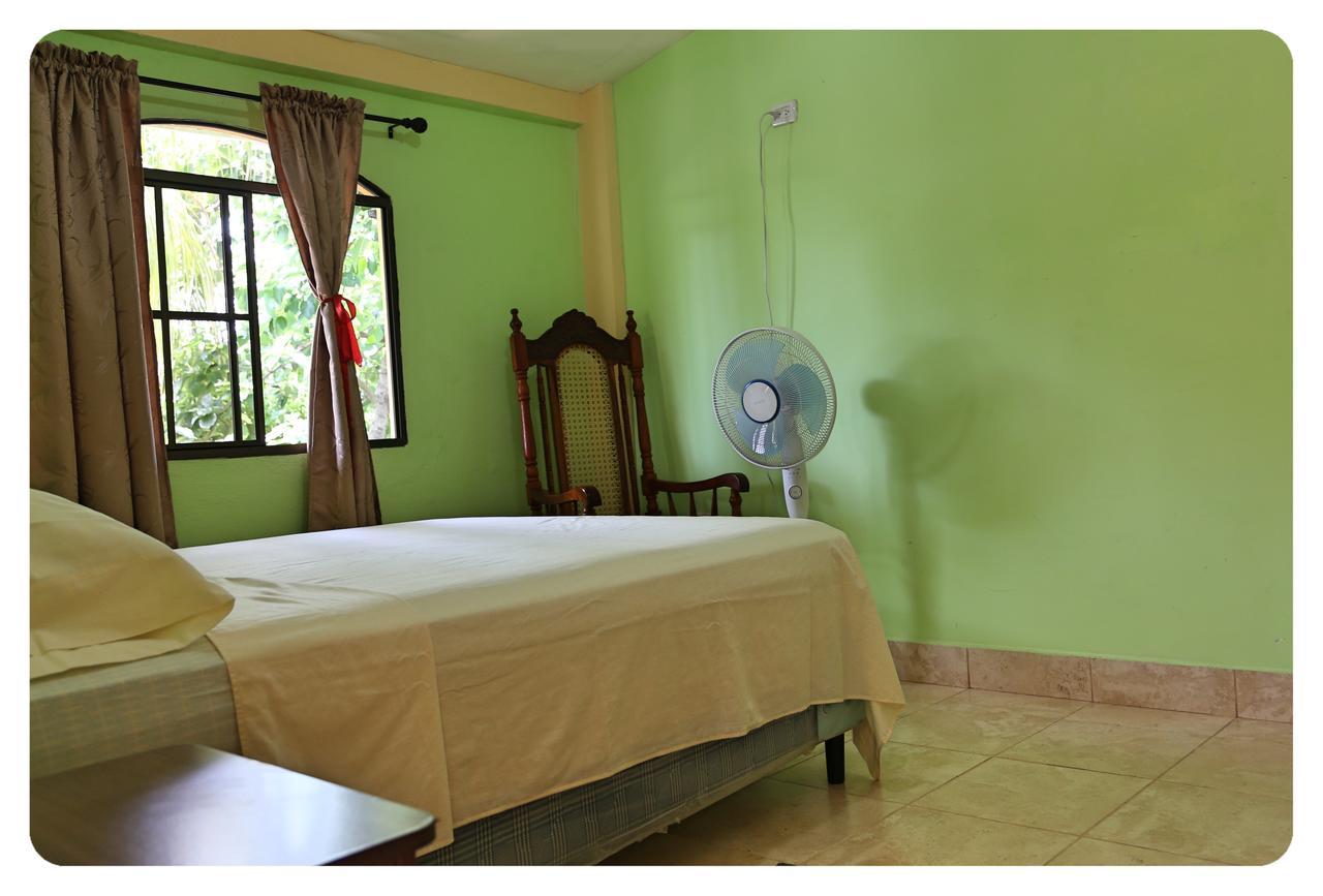 Hostal San Antonio León Εξωτερικό φωτογραφία