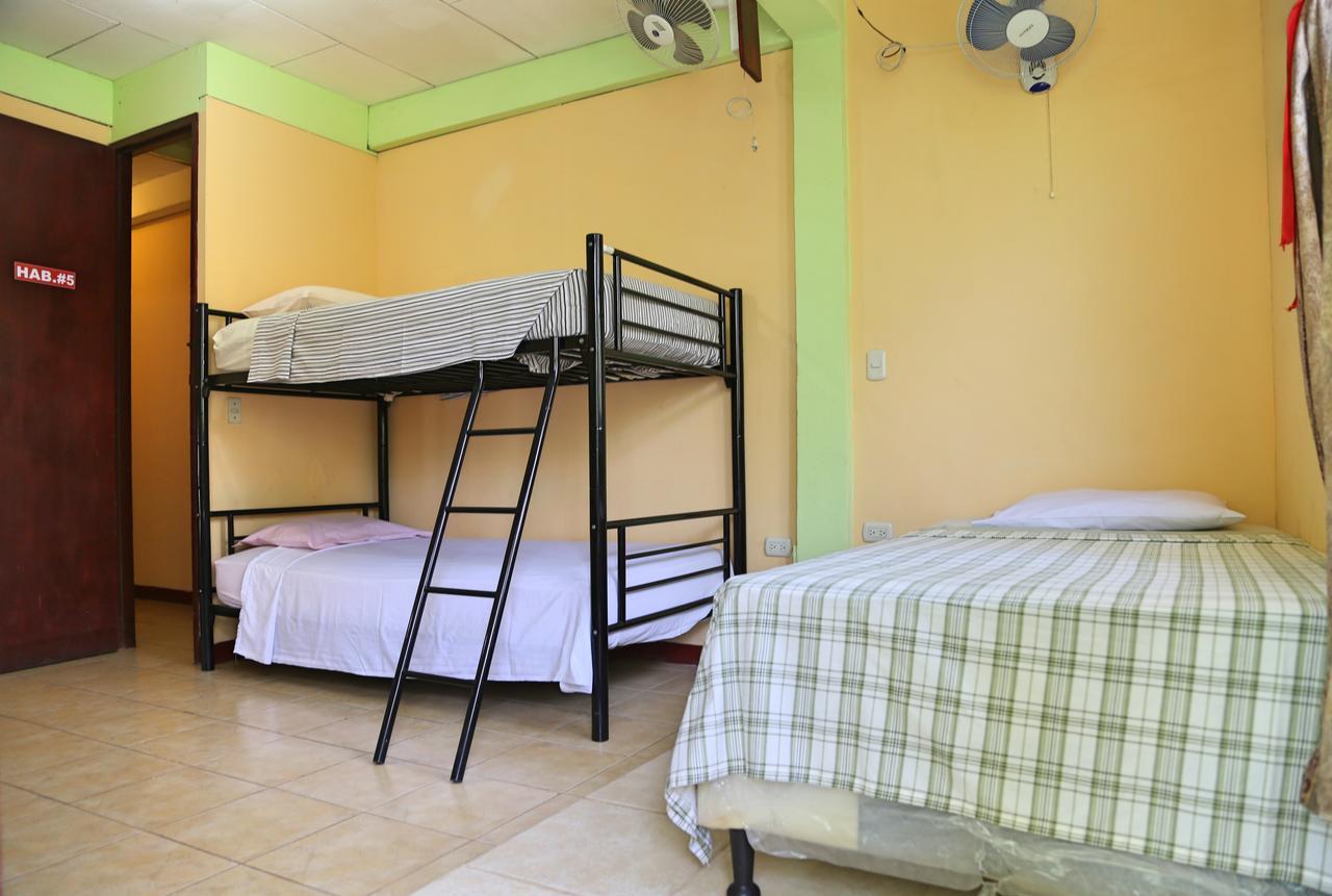 Hostal San Antonio León Εξωτερικό φωτογραφία