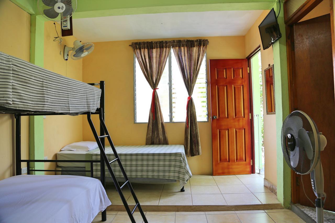 Hostal San Antonio León Εξωτερικό φωτογραφία