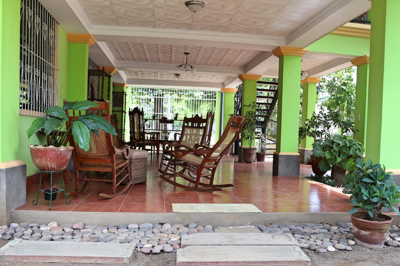 Hostal San Antonio León Εξωτερικό φωτογραφία