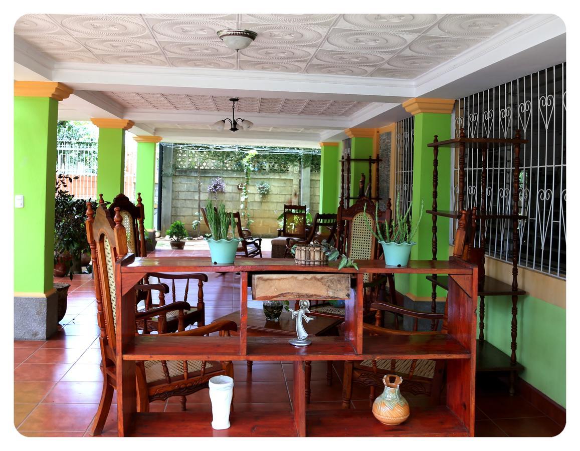 Hostal San Antonio León Εξωτερικό φωτογραφία