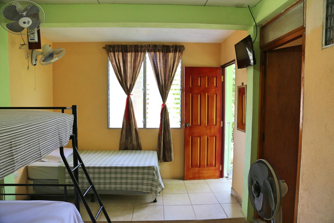 Hostal San Antonio León Εξωτερικό φωτογραφία