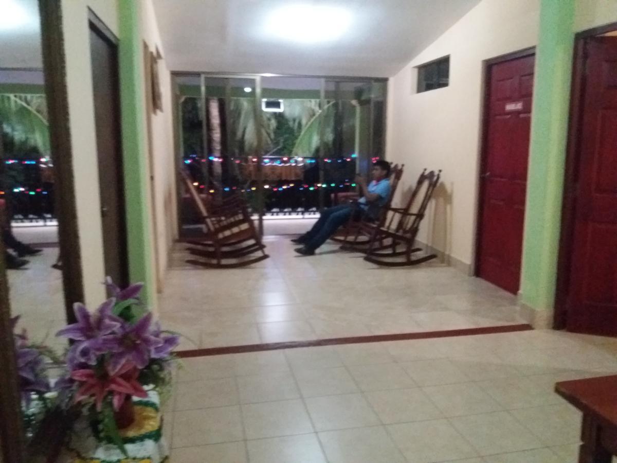 Hostal San Antonio León Εξωτερικό φωτογραφία