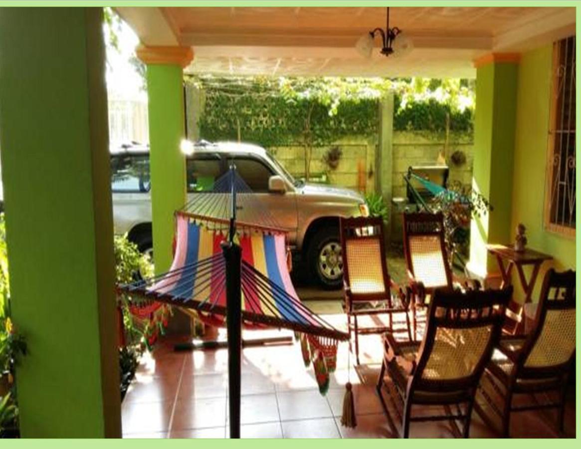 Hostal San Antonio León Εξωτερικό φωτογραφία